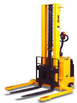 apiladora el&eacute;ctrica con larguero de retenci&oacute;n 1 200 - 1 500 kg | FW/FW&middot;AC series HU-LIFT