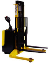 apiladora el&eacute;ctrica con larguero de retenci&oacute;n 1 200 - 1 500 kg, max. 2 500 mm | STR 12/15 VAMIC