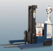 apiladora el&eacute;ctrica de conductor acompa&ntilde;ante con larguero de retenci&oacute;n 1 - 1.5 t | EGP series MIAG