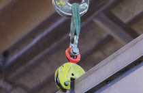 pinza de elevaci&oacute;n para vigueta  Demag Cranes & Components