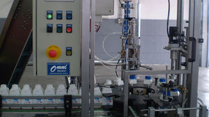 línea de llenado para la industria química / de botellas / automática / lineal