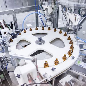 llenadora taponadora monobloque / rotativo / ponderal / para productos farmacéuticos