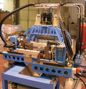punzonadora automática / hidráulica / para conductos de material plástico / de alta velocidad