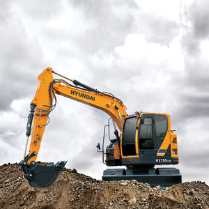 excavadora intermedia / con orugas / diésel / para obra de construcción