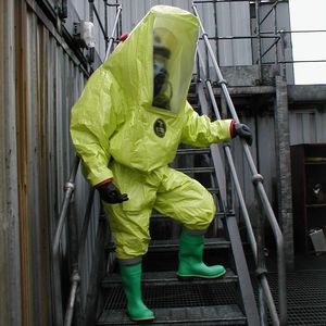 traje de trabajo / de protección química / de material laminado / con cremallera