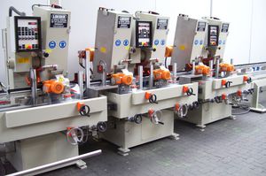 rectificadora sin centros / plana / para tuberías / controlada por PLC