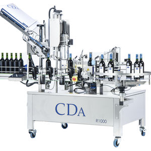 etiquetadora automática / para etiquetas autoadhesivas / para aplicación en el lateral del producto / para botellas