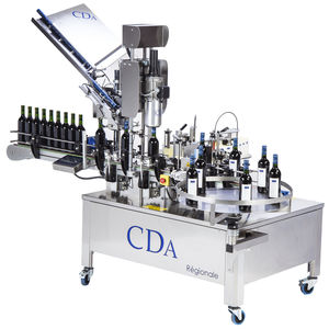 etiquetadora automática / para etiquetas autoadhesivas / para aplicación en el lateral del producto / para botellas