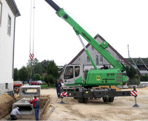 grúa móvil / telescópica / para obra de construcción / de elevación