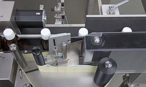 máquina de etiquetado controlada por PLC / para etiquetas autoadhesivas / compacta / continua