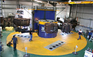 máquina de rotomoldeado con brazos fijos