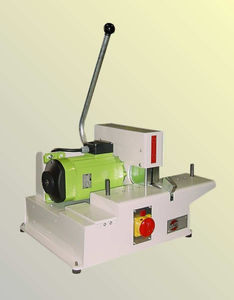 máquina de corte de caucho / con cutter / de tubos flexibles / eléctrica