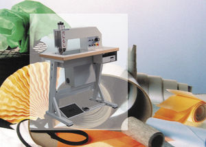 máquina de soldar por ultrasonido / monofásica / robotizada / textiles