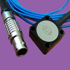 acelerómetro de eje único / MEMS / de bajas frecuencias / con salidas de tensión