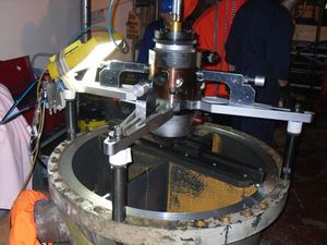máquina de torneado universal / de 2 ejes / móvil / para bridas y válvulas