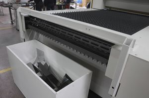 línea de corte láser de fibra / de metal / automática / alimentada por bobina