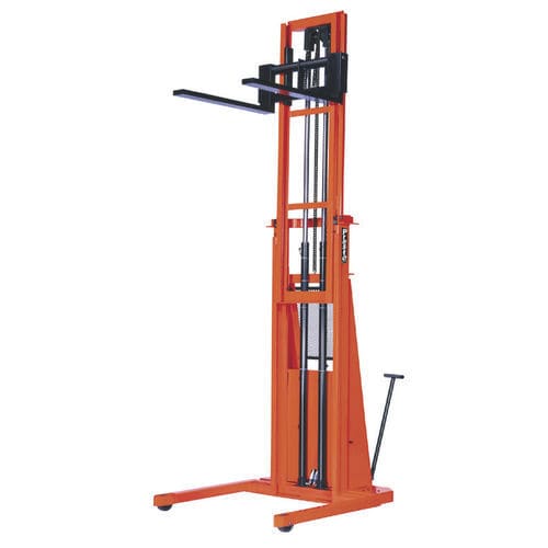 Apiladora para palés PS series Presto Lifts manual con operador