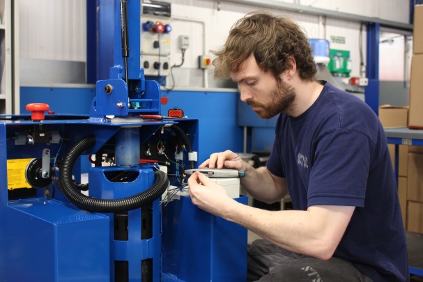 STS - Bespoke Handling Equipment Photo 5