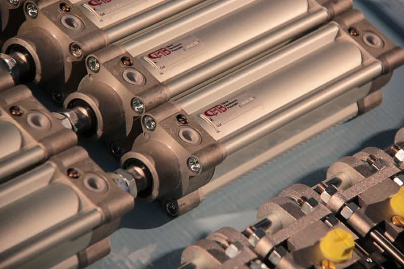 Cilindro neumático / de doble efecto