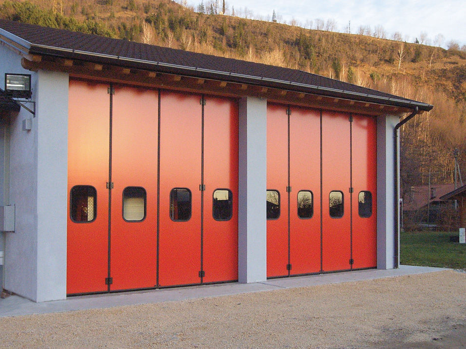 Puerta plegable - Tecnoindustriale s.r.l. - de acero galvanizado