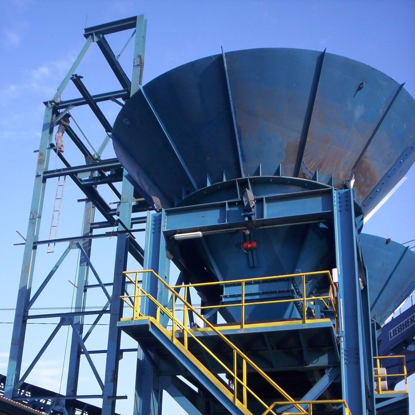 Tolva de alimentación AEMSS A.E. ENGINEERS