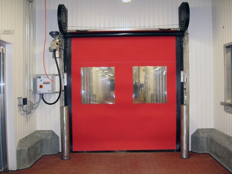 Puerta enrollable FasTrax® Clean RiteHite de aluminio anodizado