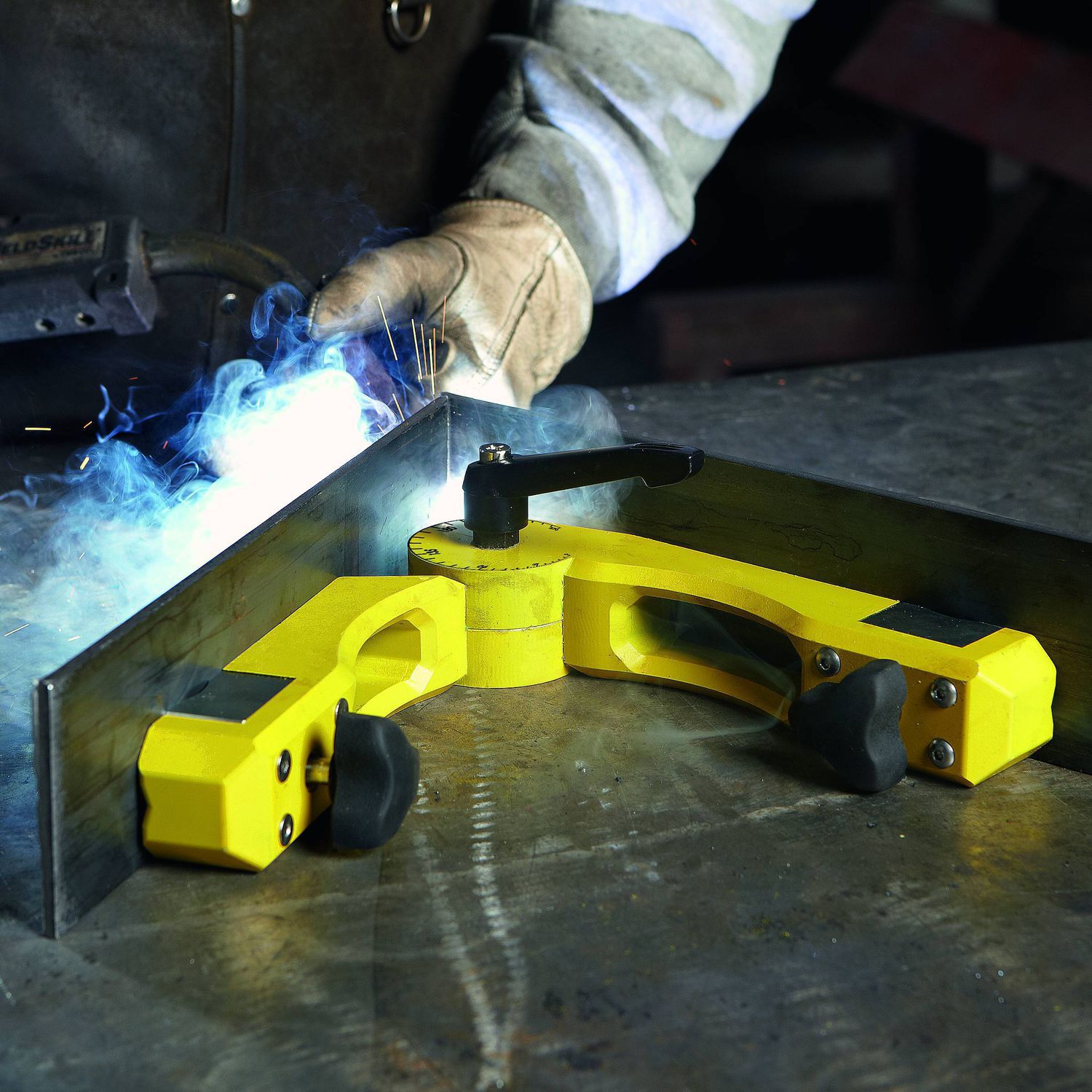 Escuadra de soldadura magnética / 22°270° / con ángulo regulable