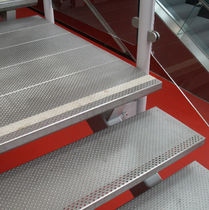 Peldaño de escalera - Todos los fabricantes industriales