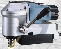 Corona perforadora con base magnética /...