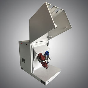 caja eléctrica equipada / fijada al suelo / de metal / para rack para distribución eléctrica