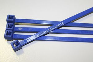 sujetacables de plástico 1