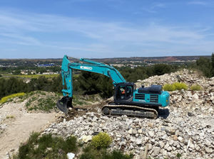 excavadora intermedia
