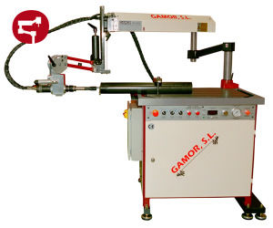 máquina de roscado con brazo articulado