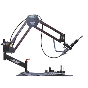 máquina de roscado con brazo articulado 1