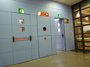 puerta peatonal