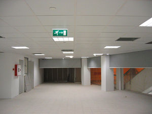 puerta de metal