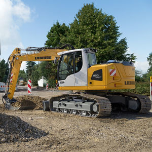 excavadora intermedia 1