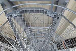 escalera fija de caracol