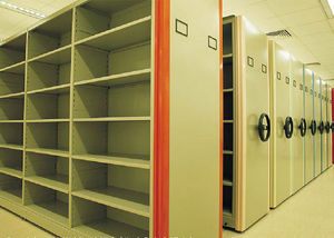 sistema de estanterías depósito de almacenamiento / para archivo / móvil / con tablas
