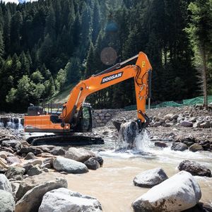 excavadora intermedia