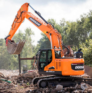 excavadora intermedia