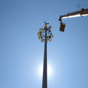 mástil de iluminación de corona móvil