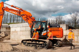 excavadora intermedia