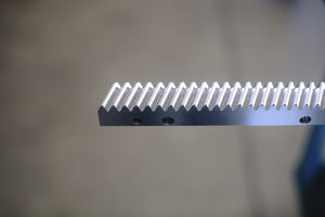 cremallera de dientes helicoidales / rectificado / templado / de precisión