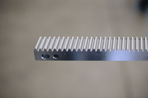 cremallera de dientes helicoidales / rectificado / templado / de precisión