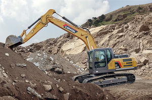 excavadora intermedia
