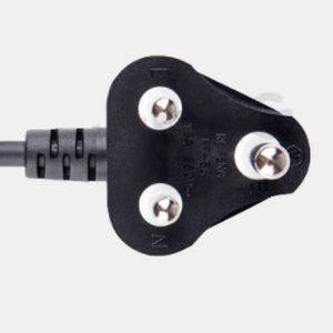 cordón eléctrico con toma