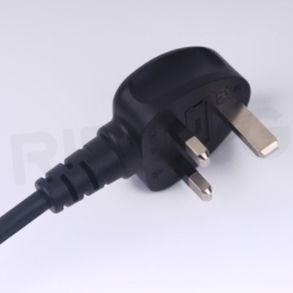 cordón eléctrico con toma