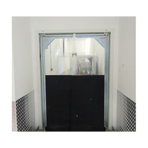 puerta con bisagra