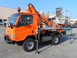 cesta elevadora montada en tractor 1